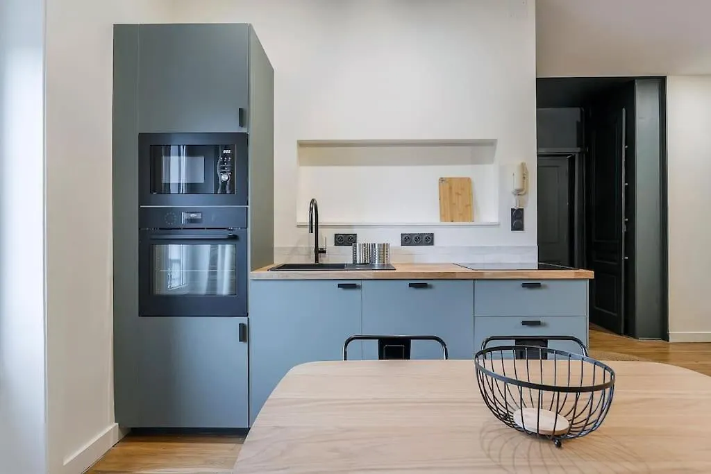 10' De Lyon- Appartement Tassin Centre - 2 Parking 0*, Tassin-la-Demi-Lune France